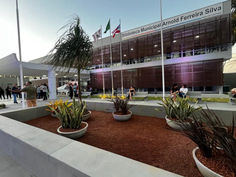 Biblioteca Municipal Arnold F. da Silva é Reinaugurada em Feira de Santana: Inovação e Acessibilidad