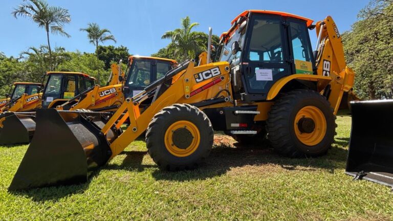 Bragança Paulista Recebe Retroescavadeira e Marca Avanços no Agronegócio