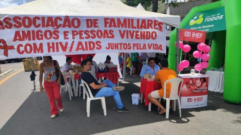 Feira de Santana promove encerramento do Dezembro Vermelho com testes e vacinação