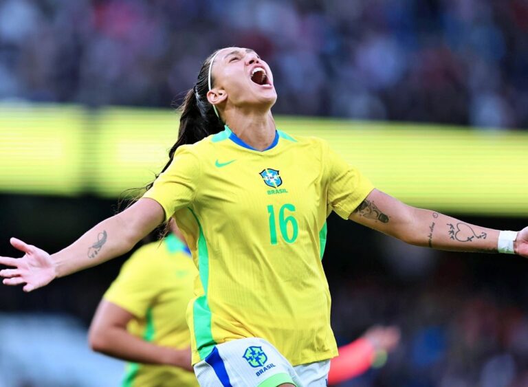 Futebol Feminino: Avanços em Campo e Desafios Fora dele