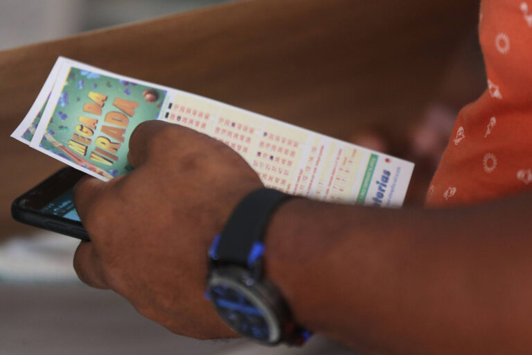 Mega da Virada 2024: Sorteio com Prêmio Recorde de R$ 1 Bilhão Acontece Hoje Mega da Virada 2024: Sorteio com Prêmio Recorde de R$ 1 Bilhão Acontece Hoje