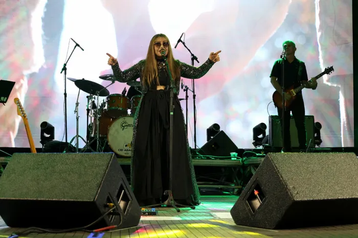 Natal Encantado: Elas por Elas, Rosana e Flashback Agitam o Evento com Músicas Emocionantes Natal Encantado: Elas por Elas, Rosana e Flashback Agitam o Evento com Músicas Emocionantes