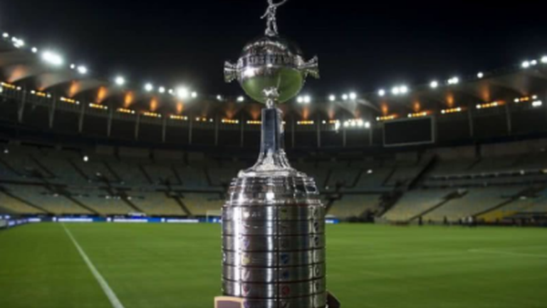 Atacante Campeão da Libertadores Participa de Jogo Festivo e Pode Enfrentar Sanções Atacante Campeão da Libertadores Participa de Jogo Festivo e Pode Enfrentar Sanções