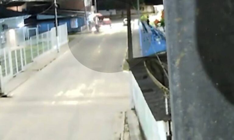 Ataque em Praça da Bahia: Adolescente Baleado e Correria Geral Ataque em Praça da Bahia: Adolescente Baleado e Correria Geral