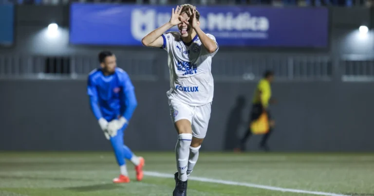 Bahia Goleia Bahia de Feira e Segue Líder no Campeonato Baiano