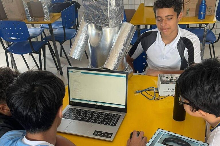 Bahia Inova na Educação: Projeto Estimula Criatividade e Tecnologia em Escolas Públicas