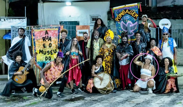 Celebração da Cultura Baiana: Oficina de Percussão e Espetáculos no Centro Histórico Celebração da Cultura Baiana: Oficina de Percussão e Espetáculos no Centro Histórico