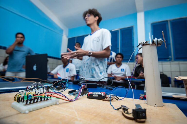 Educação em Alagoas: Comissão Seleciona Instrutores para Nova Política Profissional