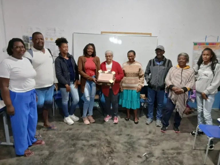 EJA Brilha na Educação: Colégio da Bahia Chega à Final do Prêmio Cidadania Digital EJA Brilha na Educação: Colégio da Bahia Chega à Final do Prêmio Cidadania Digital