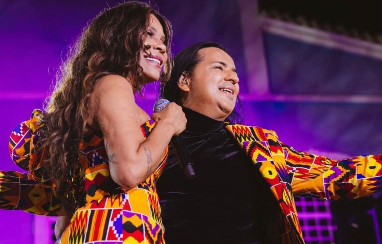 Ex-integrantes do Calcinha Preta, Silvânia e Berg, fazem sucesso em gravação de DVD no Pelourinho Ex-integrantes do Calcinha Preta, Silvânia e Berg, fazem sucesso em gravação de DVD no Pelourinho