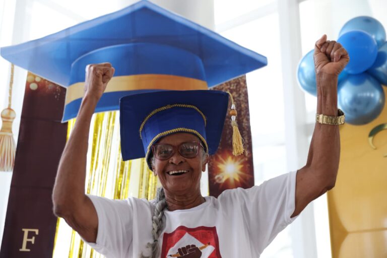 Formatura em Feira de Santana Celebra a Superação da Alfabetização