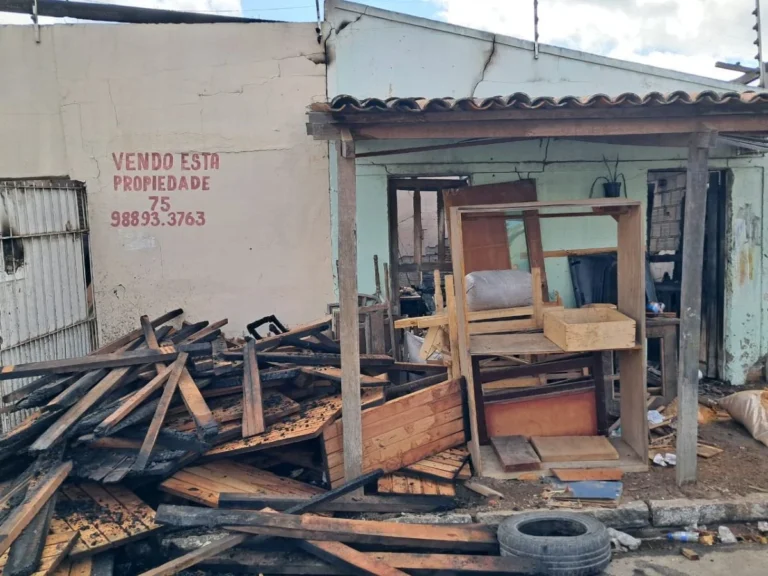 Incêndio Destrói Carpintaria e Marcenaria em Feira de Santana