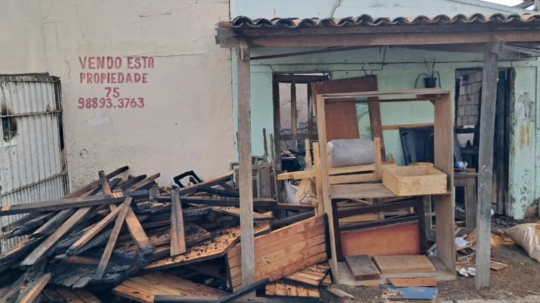 Incêndio Devastador Afeta Marcenarias em Feira de Santana Durante a Virada do Ano