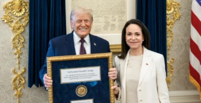 María Corina Machado presenteia Trump com Nobel da Paz em reunião na Casa Branca