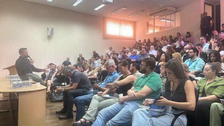 Paraná Recebe 324 Novos Servidores e Fortalece o Agronegócio Estadual