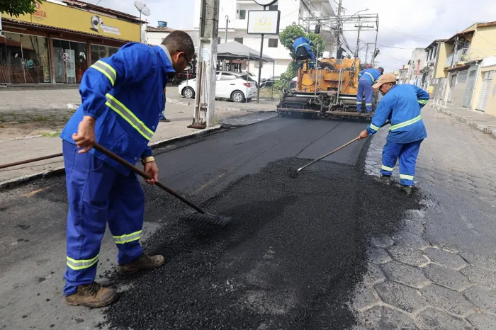 Pavimentação Asfáltica Melhora Acesso no Conjunto Feira VI Pavimentação Asfáltica Melhora Acesso no Conjunto Feira VI
