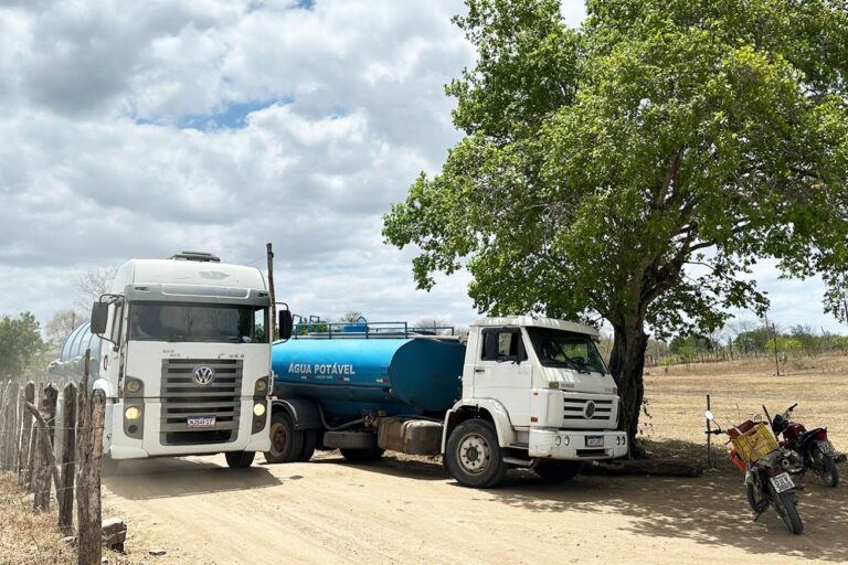 Prefeitura de Feira de Santana Asegura 3 Milhões de Litros de Água Potável em 2025