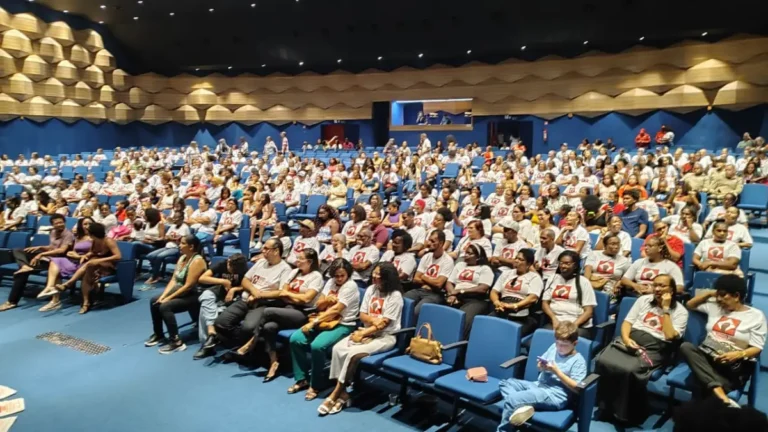 Projeto Mãos Solidárias Transforma Vidas e Alfabetiza Quase Mil Pessoas em Feira de Santana