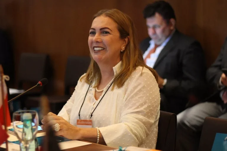 Secretária defende taxação de jogos e aposta na educação integral como solução para os desafios soci