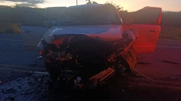 Tragédia na BA-262: Acidente entre Carro e Caminhonete Resulta em Duas Mortes