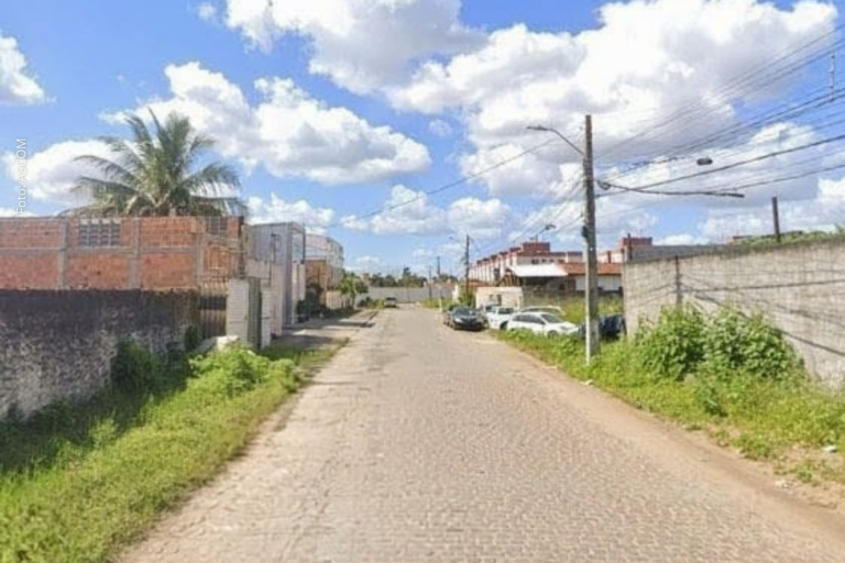 Vereador solicita limpeza de terrenos baldios em Feira de Santana para proteger saúde pública