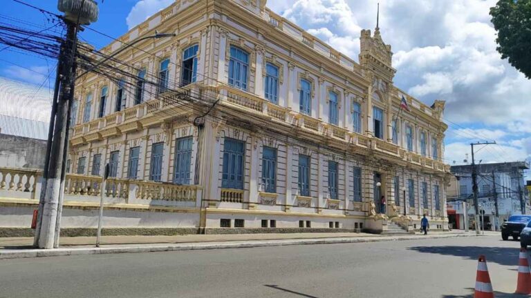 Aumento de Salários para Prefeito e Vereadores em Feira de Santana é Restabelecido pela Justiça da B