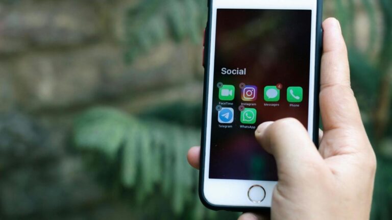 Brasileiros Preferem Evitar Discussões Políticas em Família, Mas Atuam em Campanhas Digitais Brasileiros Preferem Evitar Discussões Políticas em Família, Mas Atuam em Campanhas Digitais