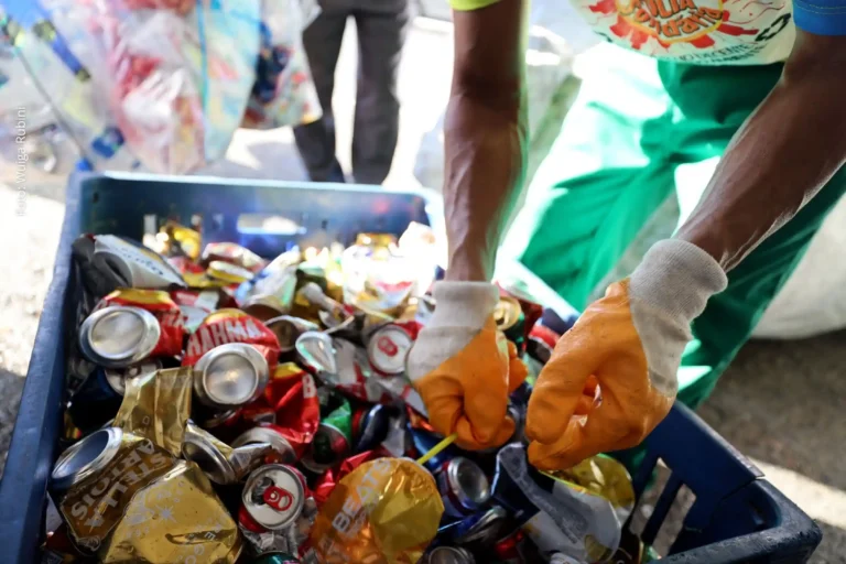 Carnaval de Salvador: Superação de 140 Toneladas em Recicláveis e Geração de Renda para Catadores Carnaval de Salvador: Superação de 140 Toneladas em Recicláveis e Geração de Renda para Catadores