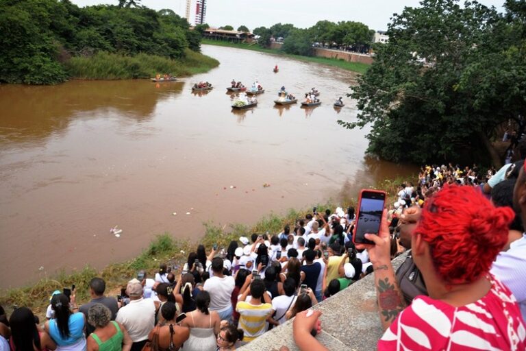 Celebração do Dia de Oxum e Iemanjá em Barreiras: Fé e Tradição em Destaque
