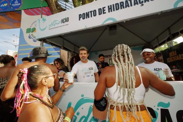 Embasa Distribui 85 Mil Litros de Água Durante o Carnaval de Salvador | Hidratação Garantida Embasa Distribui 85 Mil Litros de Água Durante o Carnaval de Salvador | Hidratação Garantida