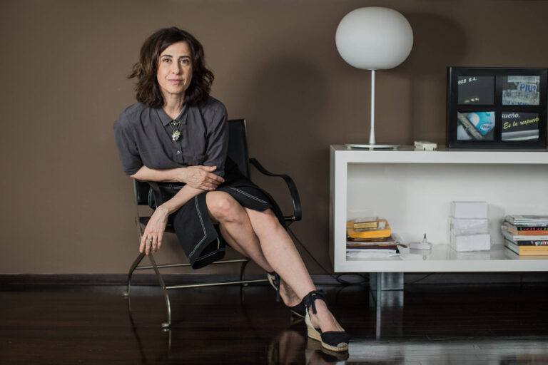 Fernanda Torres Traça Parabéns Sobre a Política Brasileira: Um Espetáculo à Beira do Abismo