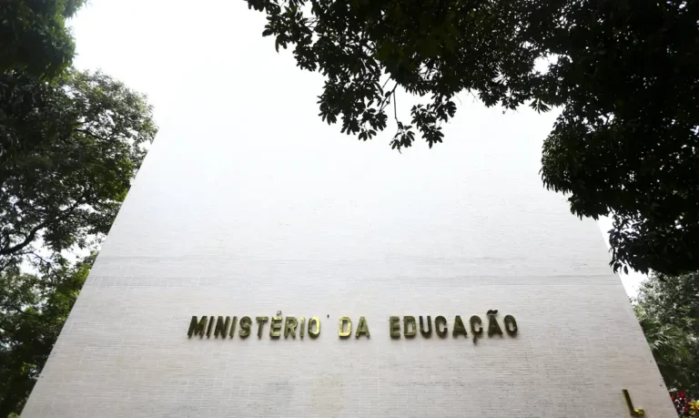 MEC Autoriza Cursos Superiores em 23 Cidades Brasileiras - Oportunidade de Educação