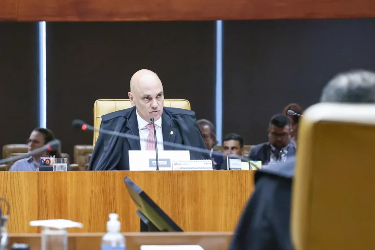Moraes Refuta Críticas e Toffoli Defende Autocontenção no STF