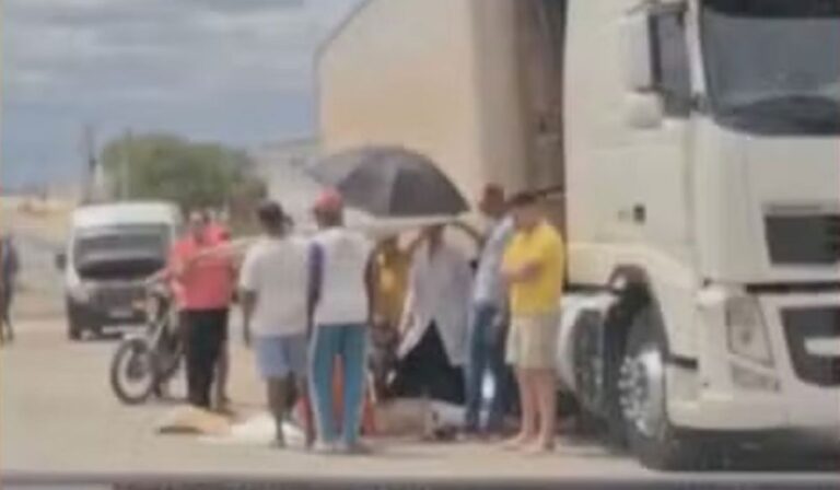 Motorista em estado grave após acidente com caminhão na BR-324 na Bahia