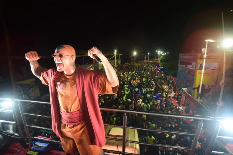 Pipoco de Léo Santana: Convidado Especial Agita o Carnaval de Salvador