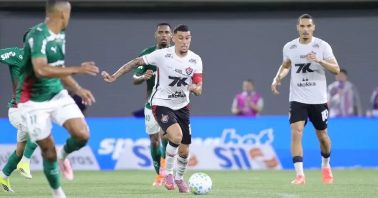 Vitória amarga sua primeira derrota no Brasileirão 2026 com goleada do Palmeiras