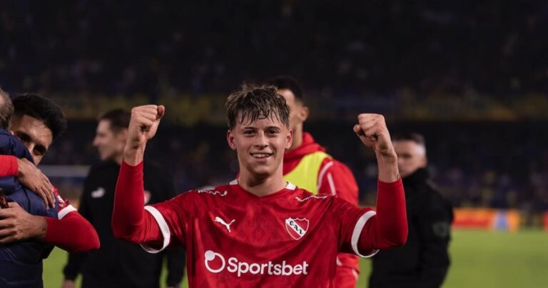 Vitória Anuncia Contratação do Atacante Diego Tarzia por Empréstimo de um Ano