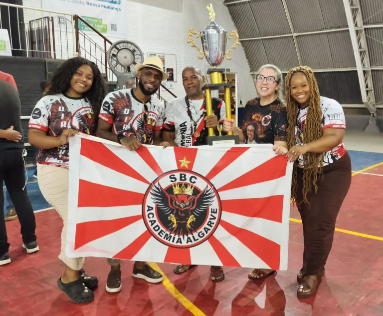 Academia Algarve conquista o título do Carnaval de Alvorada 2026 com grande festa Academia Algarve conquista o título do Carnaval de Alvorada 2026 com grande festa
