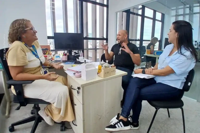 Ações Conjuntas entre a Secretaria da Mulher e SEDUC Combatem Discriminação nas Escolas de Feira de