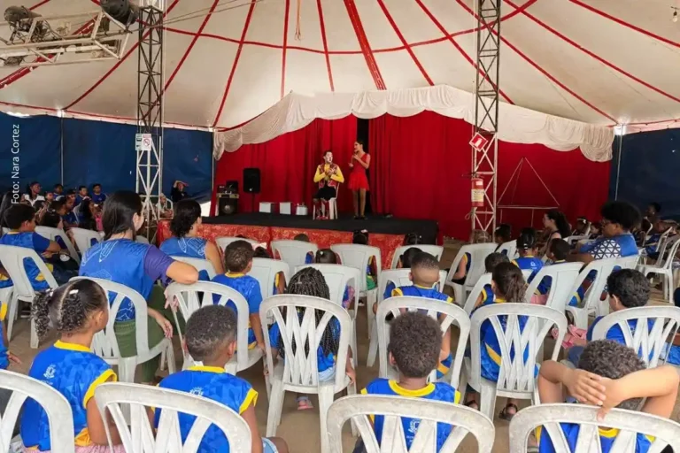 Alunos de Feira de Santana Vivenciam Ações Culturais no Circo Fênix para Celebrar o Dia do Circo