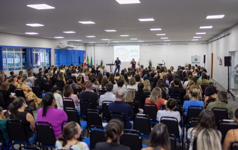 Capacitação Inovadora para Gestores da Rede Municipal de Ensino em Chapecó Capacitação Inovadora para Gestores da Rede Municipal de Ensino em Chapecó