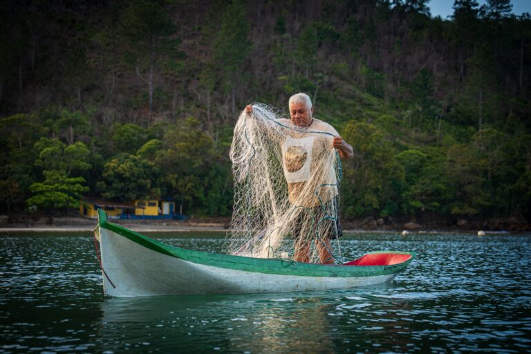 Caraguatatuba Valoriza Cultura Caiçara com Reconhecimento Oficial de Pescadores e Maricultores
