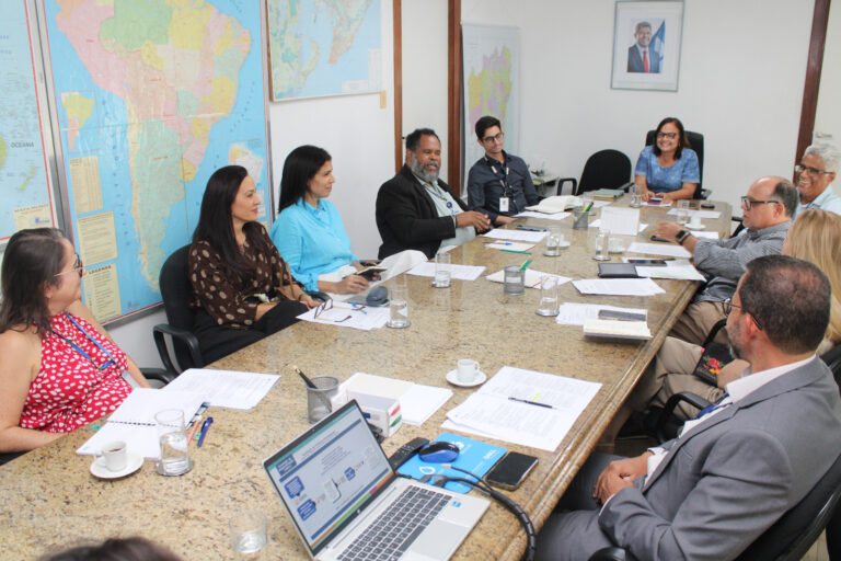 Comitê de Avaliação de Políticas Públicas na Bahia: Fiscalização e Eficiência Comitê de Avaliação de Políticas Públicas na Bahia: Fiscalização e Eficiência