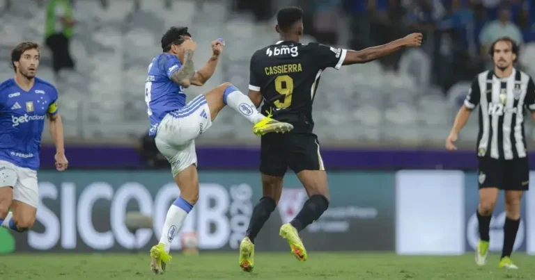 Confronto entre jogadores de Cruzeiro e Atlético-MG marca final do Campeonato Mineiro