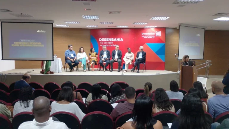 Debate em Salvador: Novas Diretrizes para Indicadores Educacionais na Bahia