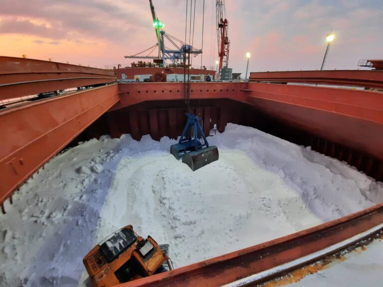 Dependência de Ureia do Agronegócio Brasileiro em Meio às Tensões EUA-Irã Dependência de Ureia do Agronegócio Brasileiro em Meio às Tensões EUA-Irã