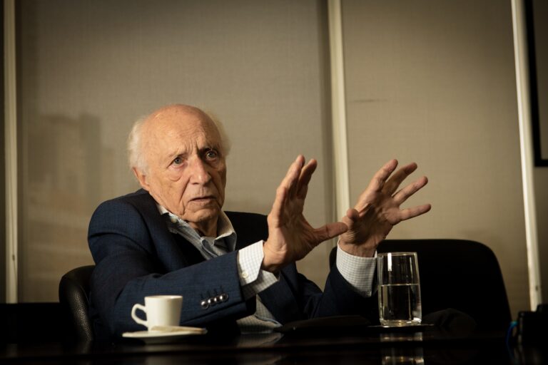 Desafios da Educação e Inovação nos EUA: O Impacto das Decisões de Trump Desafios da Educação e Inovação nos EUA: O Impacto das Decisões de Trump