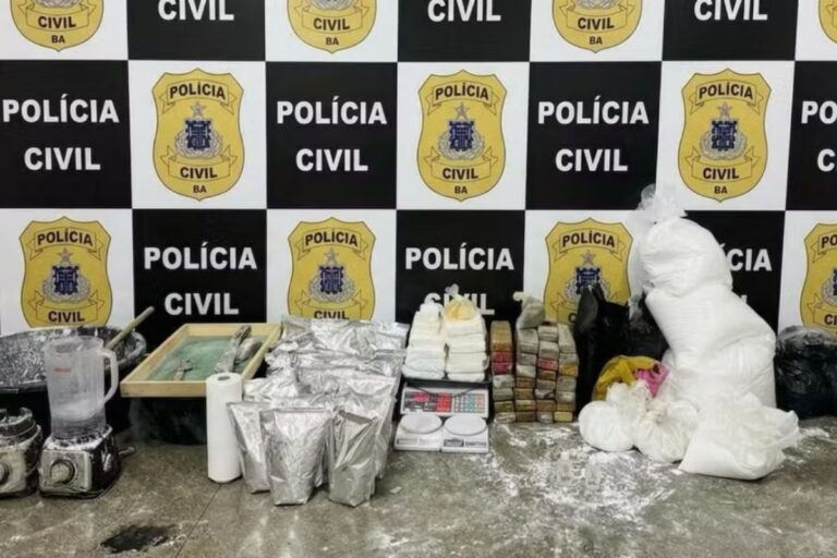 Desarticulação de Laboratório de Drogas em Feira de Santana: Duas Mulheres Presas