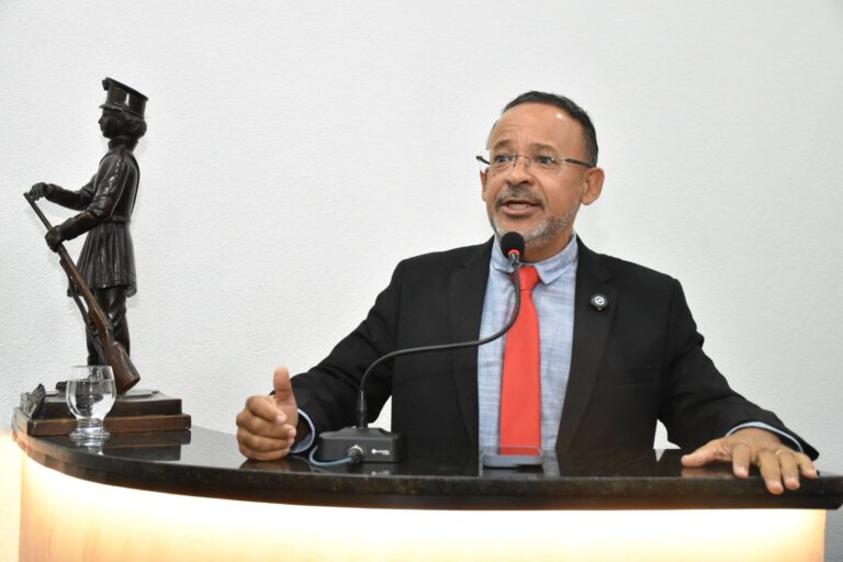 ECA Digital: Escolas de Feira de Santana Precisam se Adaptar e Reforçar Orientações sobre Uso da Int