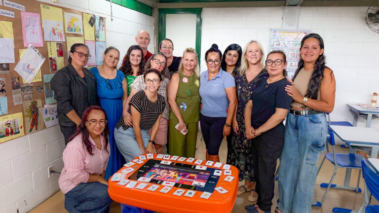 Educação Inclusiva: Prefeitura de Tubarão Avalia Mesa Interativa Digital